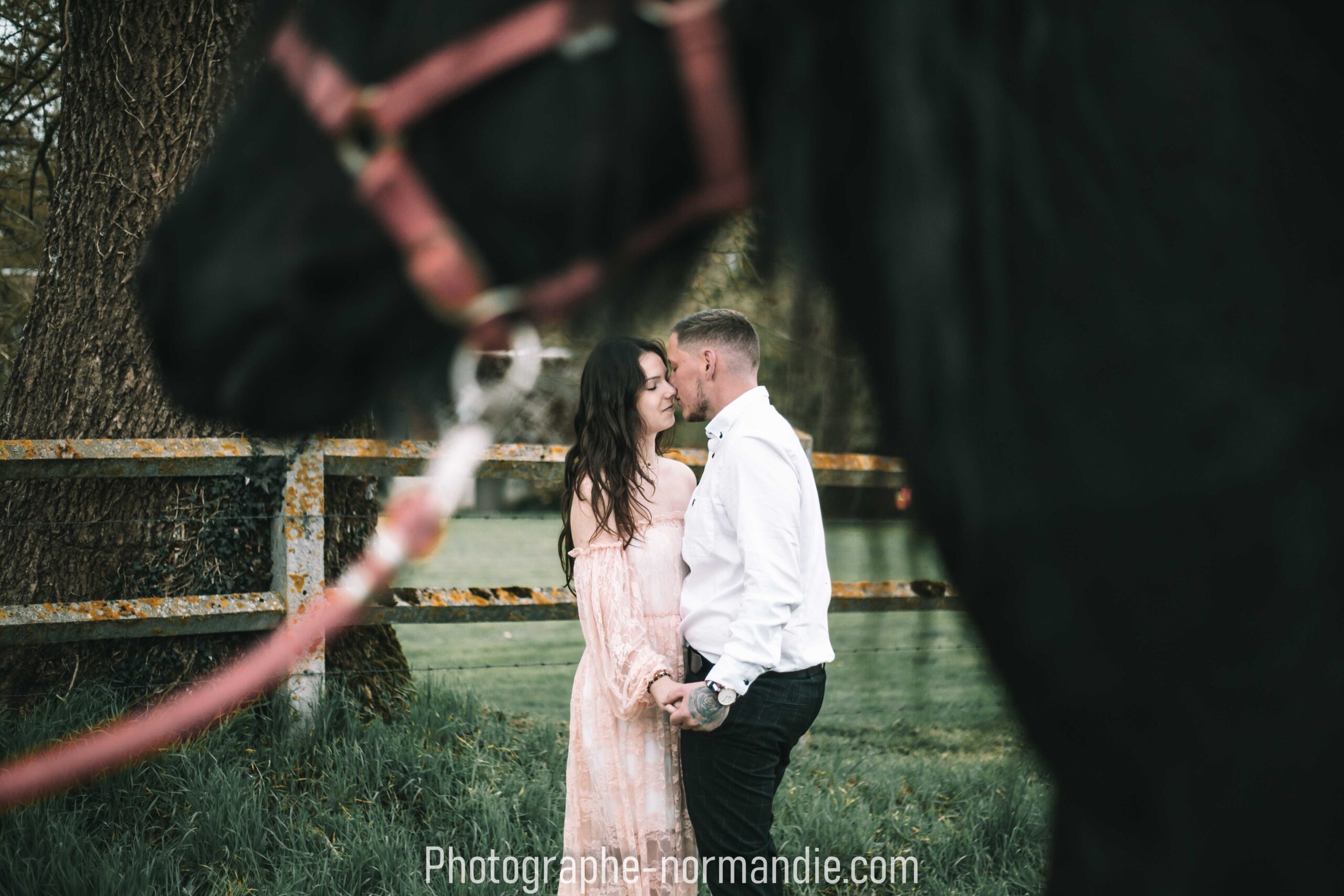 Séance photo engagement avec cheval